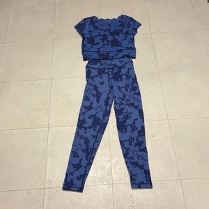 Aerie bundle with leggings and sidewalk cropped shirt